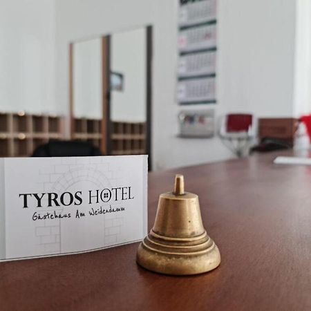 הנובר Tyros Hotel Und Gaestehaus Am Weidendamm מראה חיצוני תמונה