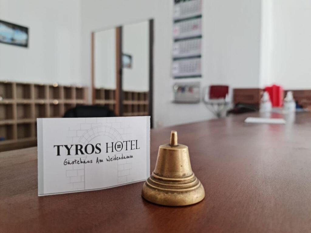 הנובר Tyros Hotel Und Gaestehaus Am Weidendamm מראה חיצוני תמונה