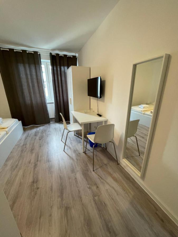 הנובר Tyros Hotel Und Gaestehaus Am Weidendamm מראה חיצוני תמונה