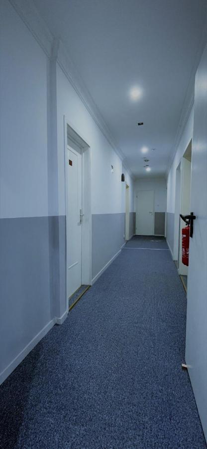 הנובר Tyros Hotel Und Gaestehaus Am Weidendamm מראה חיצוני תמונה